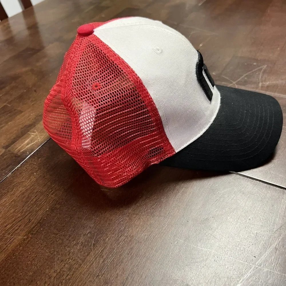 TRAVIS MATHEW Trucker Hat One Size Fits All Red White‎ Black Golf Hat Breathable